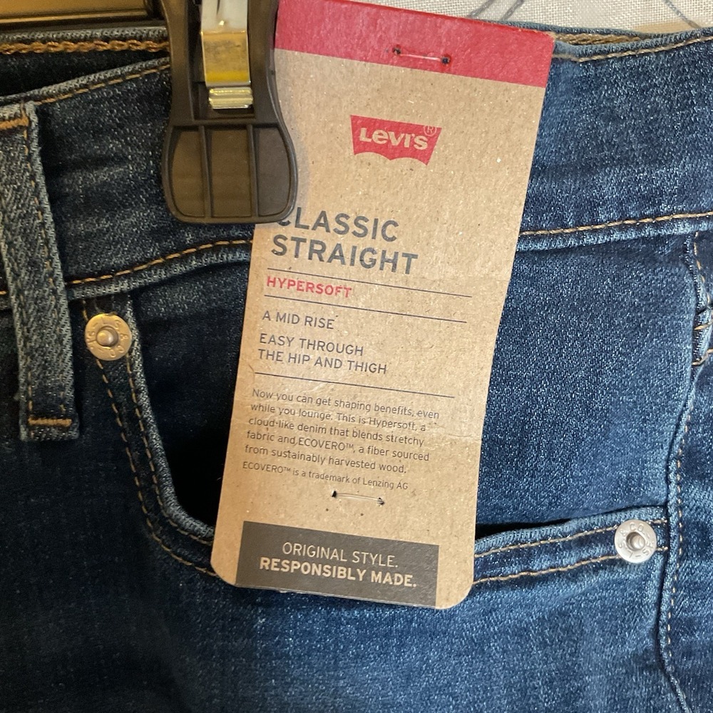 NWT Levi's Jeans Classic Straight Denim Woman's Short Mid Rise Classic Size 16S - Picture 3 of 11